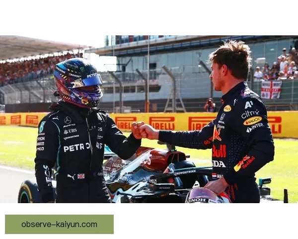 F1赛季激烈角逐：梅赛德斯与红牛再度争锋，赛道上演巅峰对决